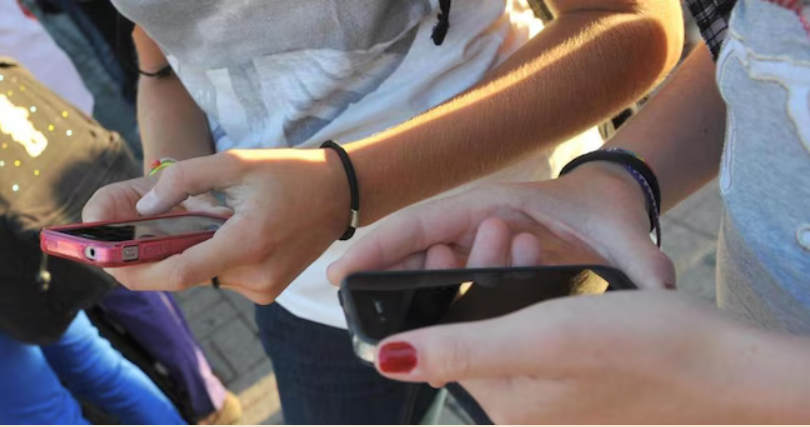 Arriva il patentino per il cellulare in classe